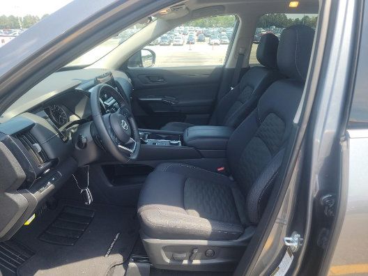 Used 2025 Nissan Pathfinder SV w/ SV Premium Package AWD/4WD image 3