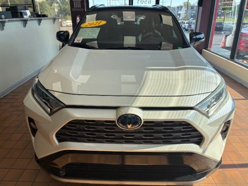 Used 2021 Toyota RAV4 XSE w/ XSE Grade Weather Package AWD/4WD image 5