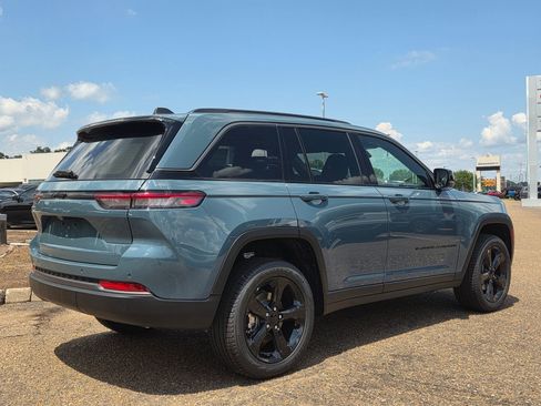New 2026 Jeep Grand Cherokee Limited RWD image 3