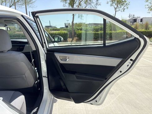 Used 2016 Toyota Corolla LE FWD image 13