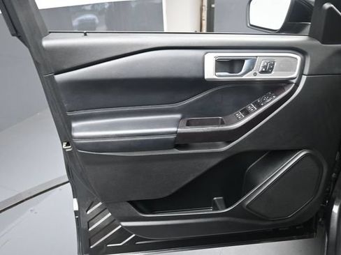 Used 2020 Ford Explorer Limited RWD image 18