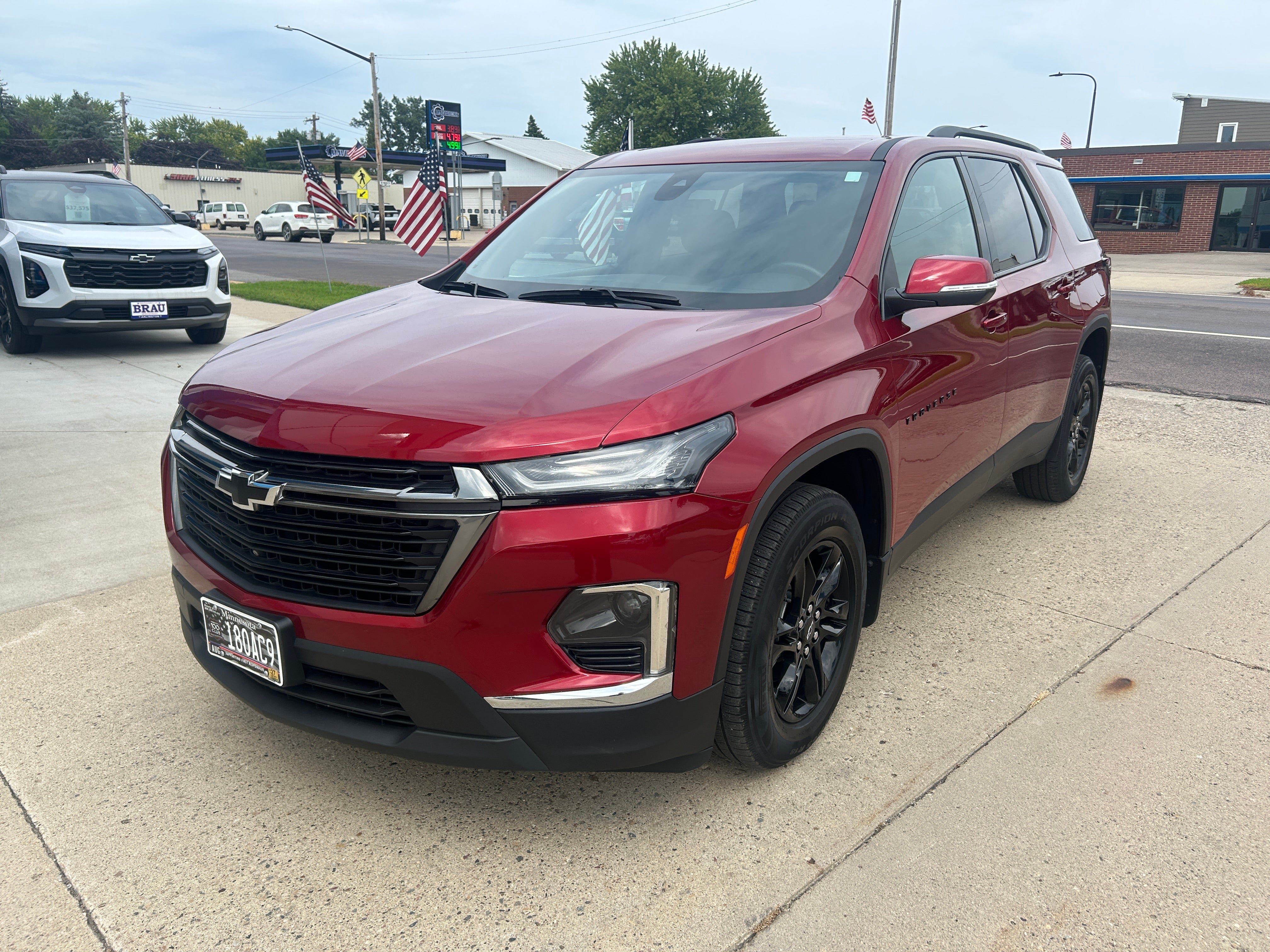 Used 2023 Chevrolet Traverse LT w/ Midnight/Sport Edition AWD/4WD image 2