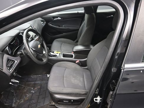 Used 2018 Chevrolet Cruze LT w/ Convenience Package image 14
