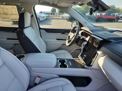 New 2026 GMC Acadia Denali w/ Super Cruise Package image 7