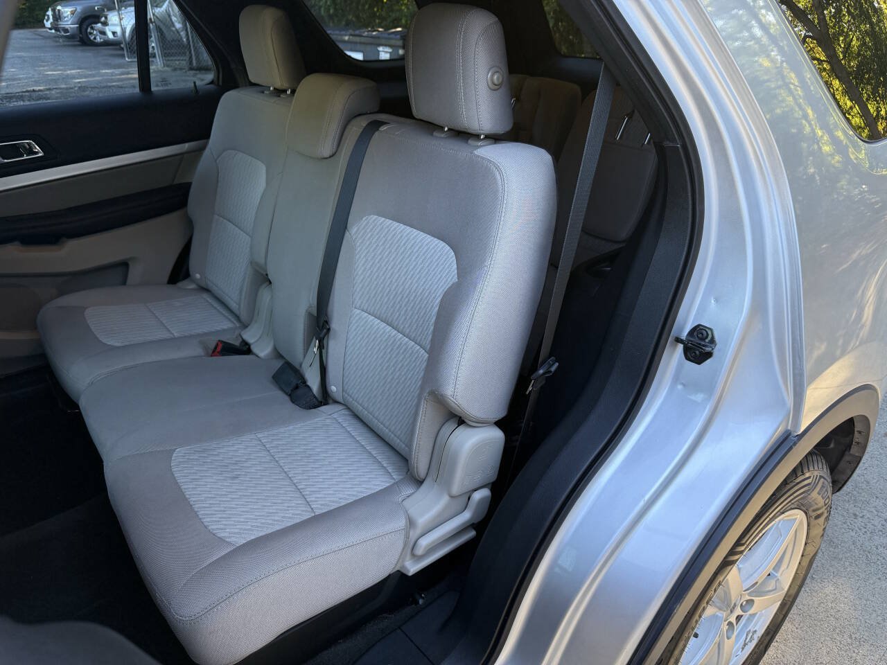 Used 2018 Ford Explorer FWD image 18