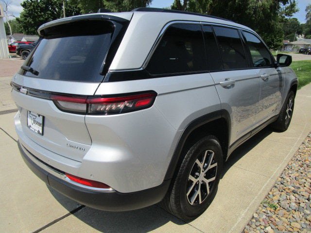 Used 2024 Jeep Grand Cherokee Limited AWD/4WD image 7