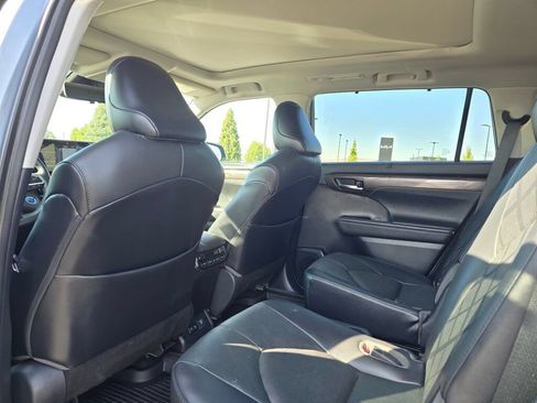 Used 2021 Toyota Highlander Platinum AWD/4WD image 13