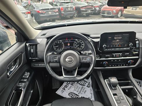 Used 2022 Nissan Pathfinder SV w/ Cargo Package image 12