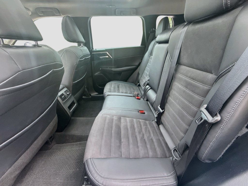 Used 2023 Mitsubishi Outlander SE FWD image 27