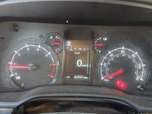 Certified 2024 Toyota 4Runner SR5 AWD/4WD image 15
