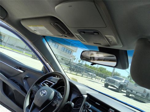 Used 2018 Toyota Camry LE FWD image 29