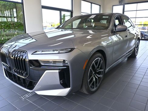 New 2026 BMW 750e xDrive w/ Executive Package image 6