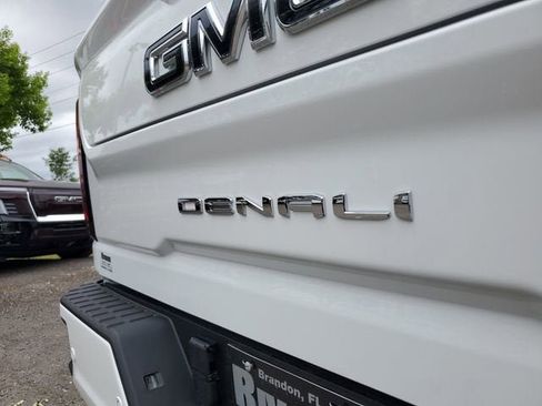 New 2026 GMC Sierra 3500 Denali Ultimate AWD/4WD image 9