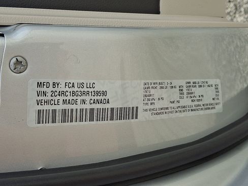 Used 2024 Chrysler Pacifica Touring-L FWD image 27