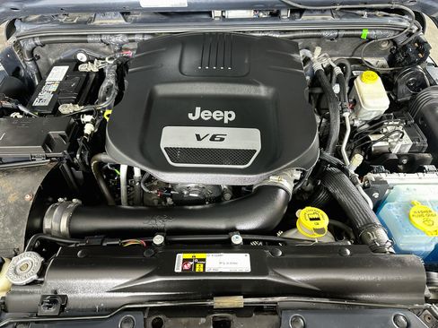 Used 2016 Jeep Wrangler Sport w/ Connectivity Group AWD/4WD image 24