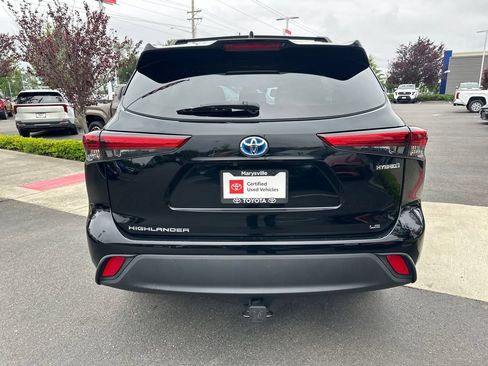 Used 2021 Toyota Highlander LE AWD/4WD image 4