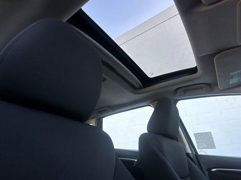 Used 2018 Honda Fit EX image 17