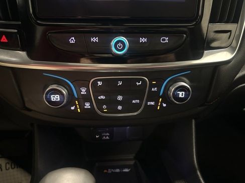 Used 2023 Chevrolet Traverse RS image 29