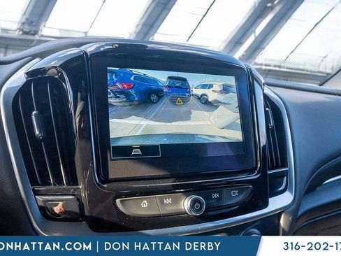 Used 2023 Chevrolet Traverse LT image 8