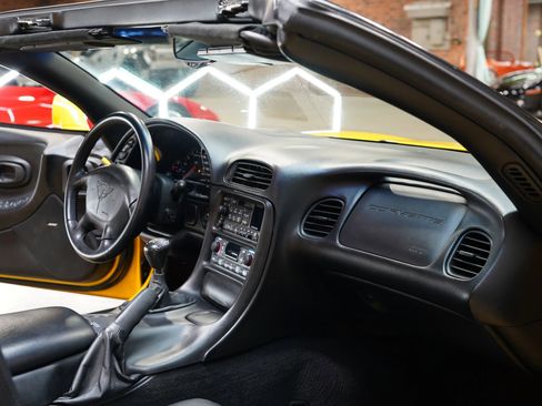 Used 2002 Chevrolet Corvette Convertible w/ Preferred Equipment Group2 image 53