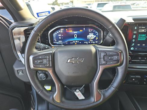 Used 2025 Chevrolet Silverado 2500 ZR2 w/ Technology Package image 17