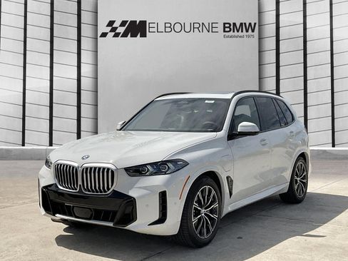 New 2026 BMW X5 xDrive50e w/ M Sport Package image 3