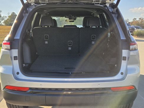 New 2025 Jeep Grand Cherokee Altitude image 7