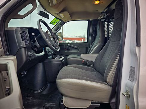 Used 2024 Chevrolet Express 2500 w/ Driver Convenience Package image 11