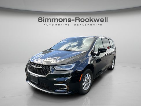 Used 2025 Chrysler Pacifica Select FWD image 7