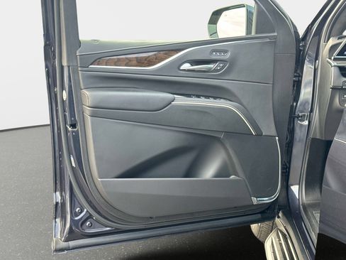 Used 2024 Cadillac Escalade ESV Sport Platinum image 18