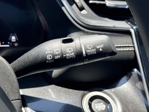 Used 2023 Jeep Grand Cherokee Altitude AWD/4WD image 17