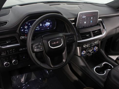 Used 2023 GMC Yukon AT4 w/ Technology Package image 10