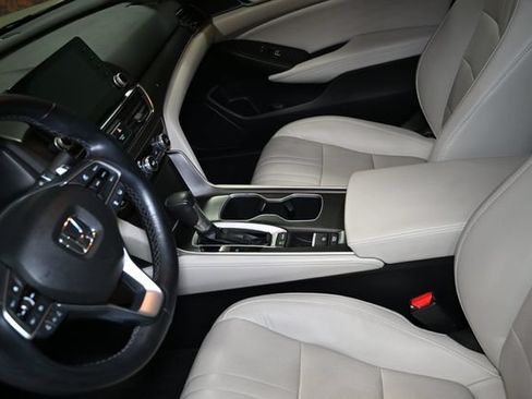 Used 2018 Honda Accord Touring image 22