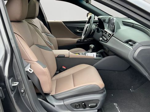 New 2025 Lexus ES 300h w/ Premium Package image 5