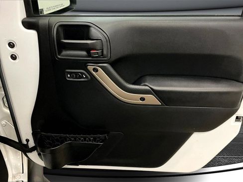 Used 2017 Jeep Wrangler Unlimited Sahara image 28