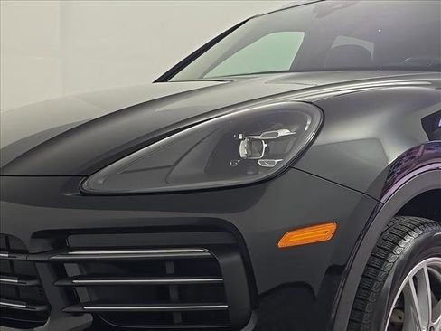 Certified 2023 Porsche Cayenne image 12