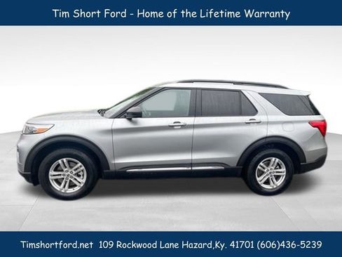 Used 2022 Ford Explorer XLT AWD/4WD image 2