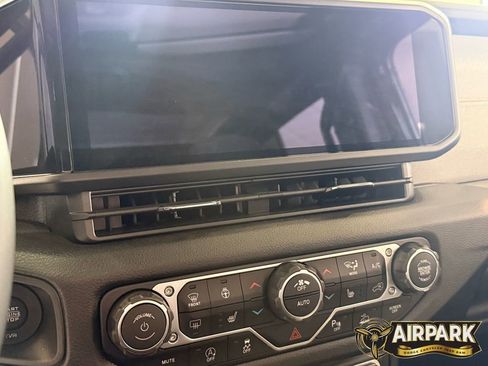 New 2025 Jeep Gladiator Sport AWD/4WD image 20