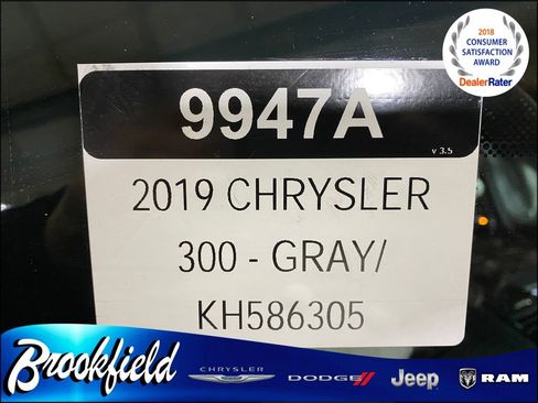 Used 2019 Chrysler 300 S image 33