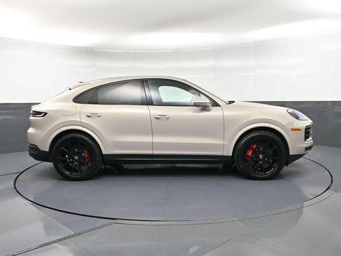 Certified 2026 Porsche Cayenne S AWD/4WD image 9