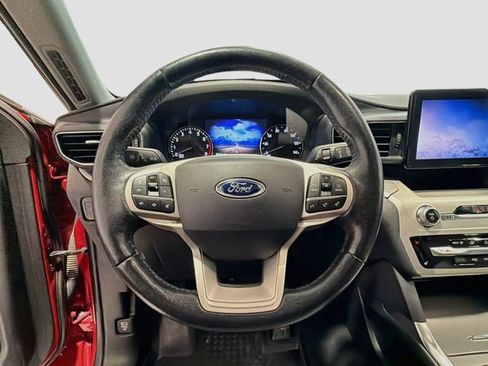 Used 2021 Ford Explorer XLT w/ Equipment Group 202A AWD/4WD image 9