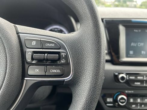 Used 2018 Kia Niro LX FWD image 19