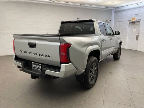Used 2024 Toyota Tacoma SR5 RWD image 10