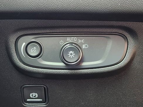 Certified 2024 GMC Terrain SLE w/ Driver Convenience Package FWD image 19
