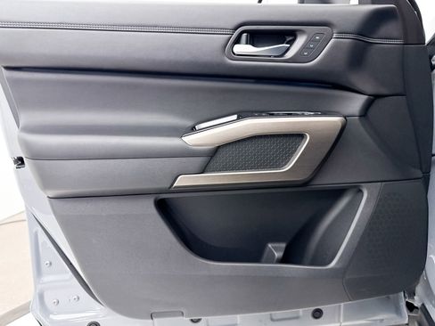 Used 2024 Nissan Pathfinder Platinum image 31