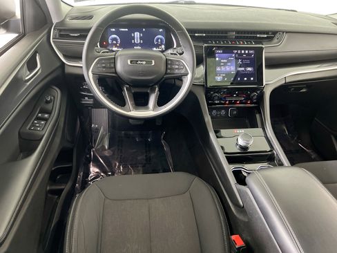 Used 2023 Jeep Grand Cherokee Laredo w/ Luxury Tech Group I image 22