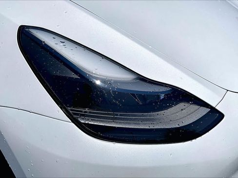 Used 2022 Tesla Model Y Long Range AWD/4WD image 28