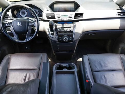 Used 2013 Honda Odyssey Touring image 2
