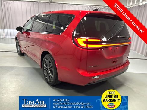 New 2026 Chrysler Pacifica Select image 5