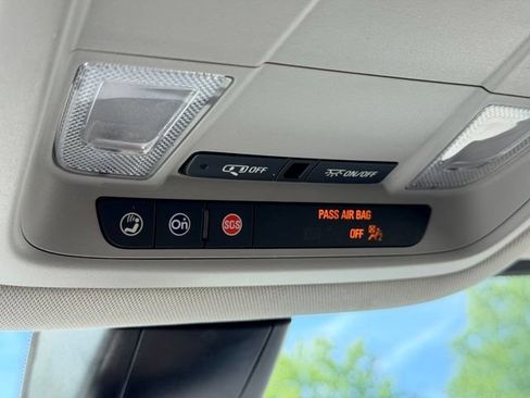 Used 2022 GMC Acadia SLE w/ Driver Convenience Package FWD image 19